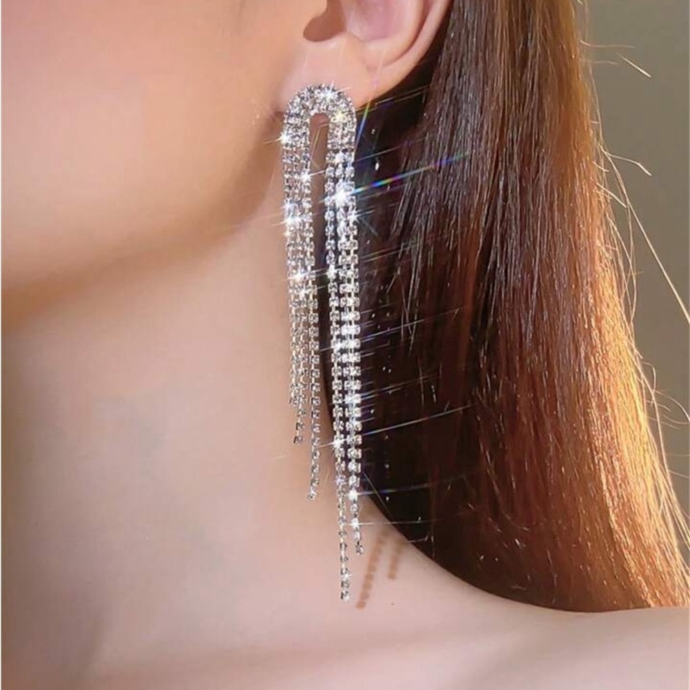 Elegant Silver Rhinestone Dangle Earrings